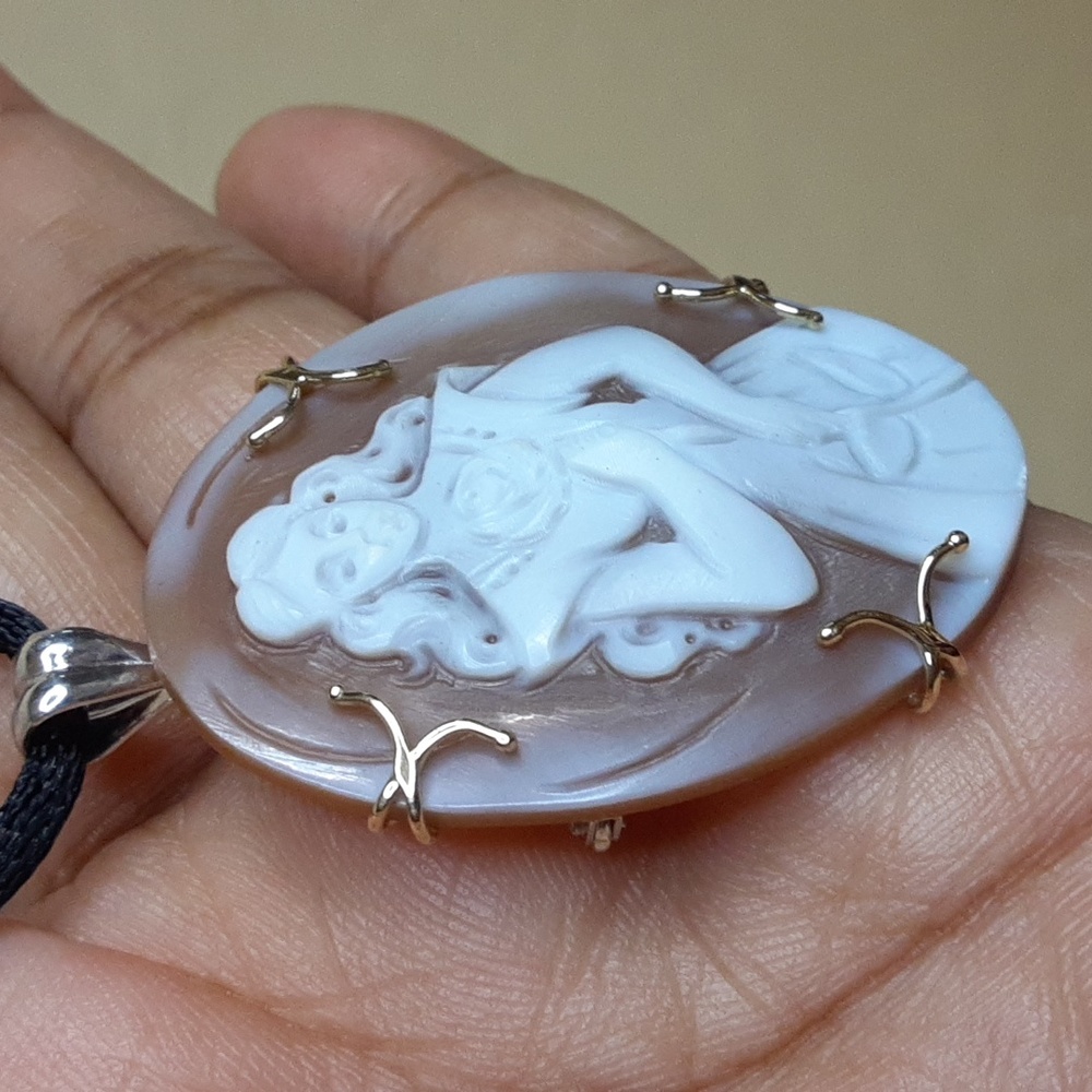 From Beauty and the Beast, Belle, Pin/Pendant. Hand Carved Cameo. ITALY. - Picture 3 of 13